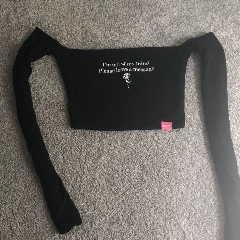Omighty off shoulder crop